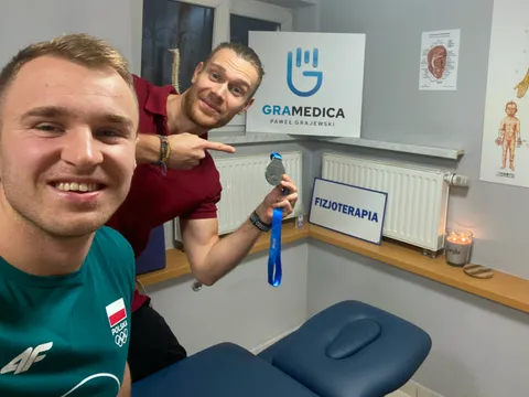 Paweł Grajewski z zawodnikiem reprezentacji Polski